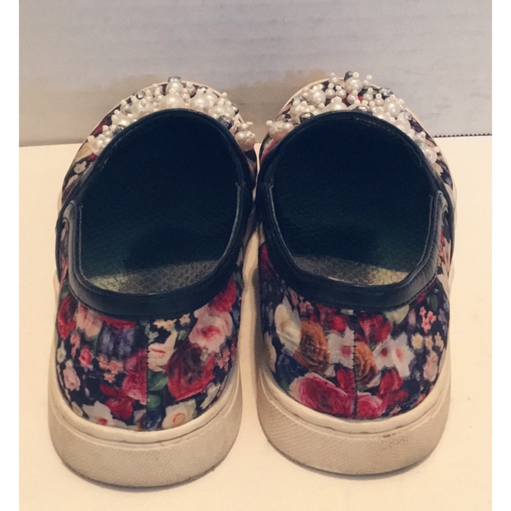 ❣️▪️SOLD▪️❣️GIANNI BINI Gil’s Slip On Sneakers Floral  13 - Picture 4 of 10